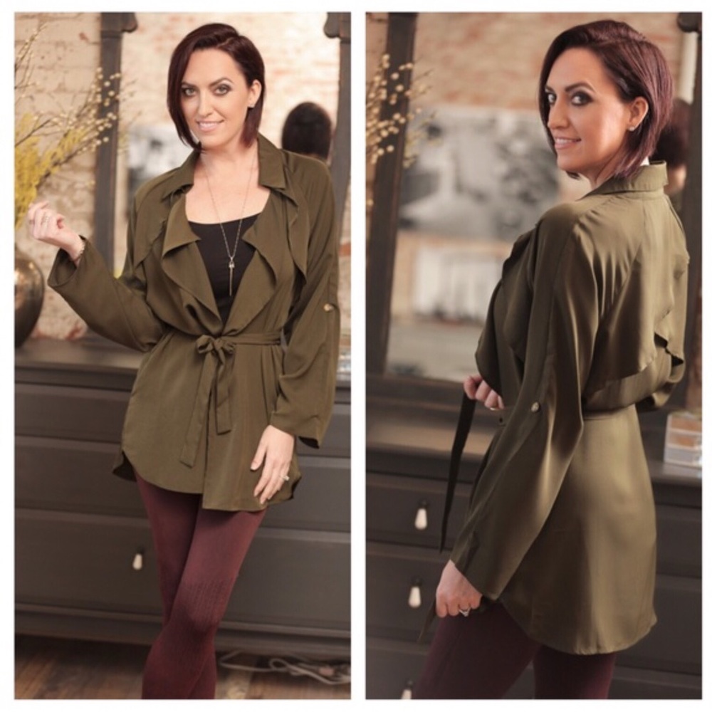 🦋Wonen’s Olive Trench Coat Small & Medium🦋